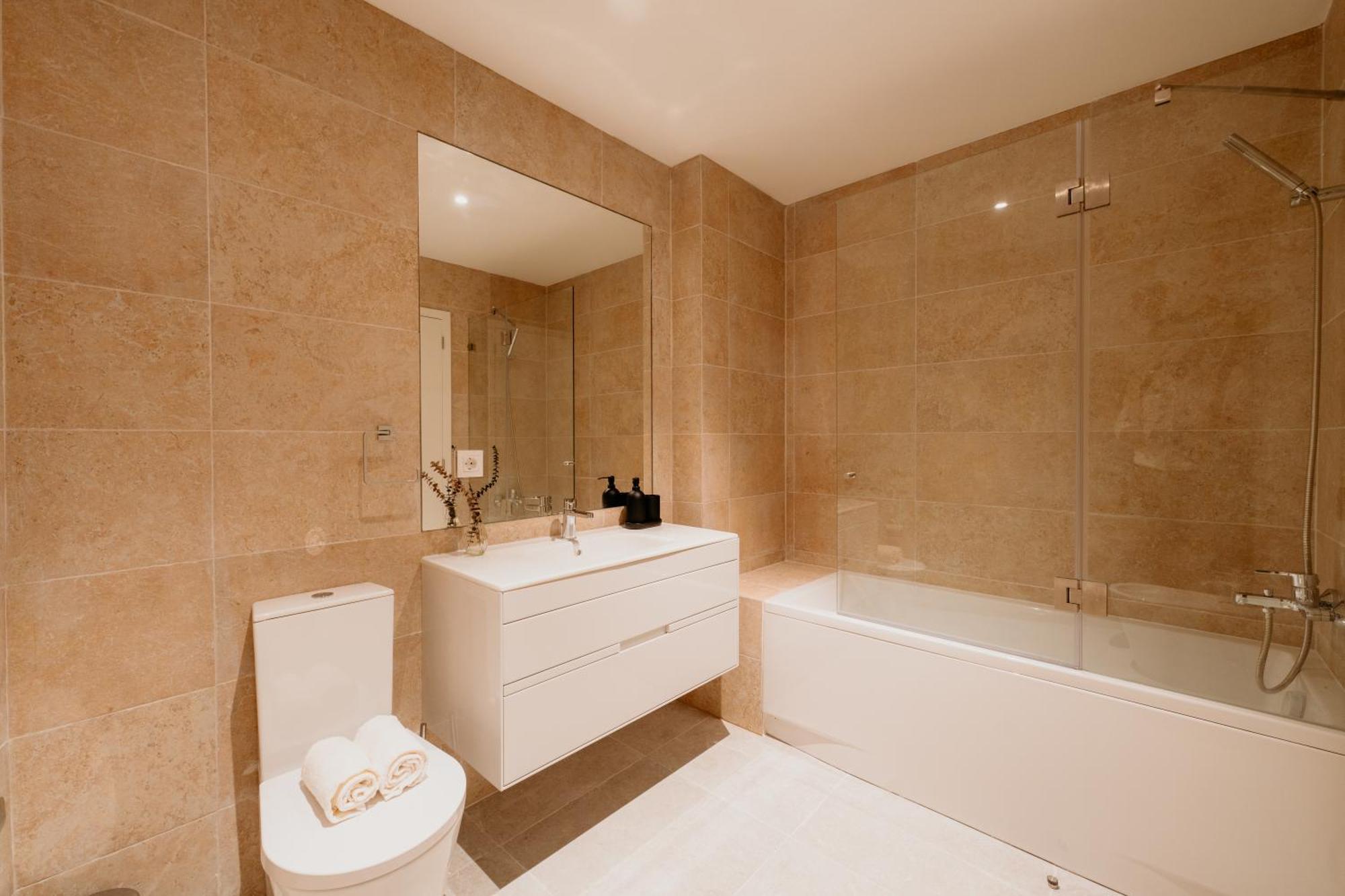 Mary Pink - No 3a - Glowing Two-bedroom Apartment *